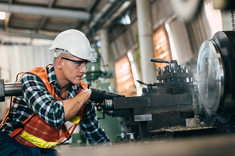  betanított munka,betanított munkás,operátor,csomagoló,csomagolás,összeszerelés,összeszerelő