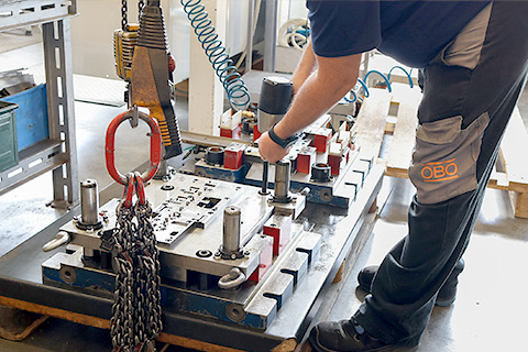  emelőgép ügyintéző,logisztika